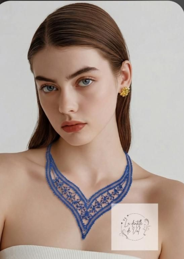 Collier Bleu vif avec perles 