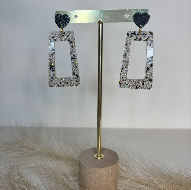 Boucles d’oreilles paillettes noires et blanches