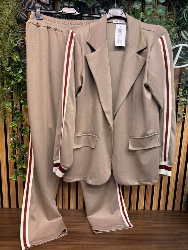Pak met blazer taupe