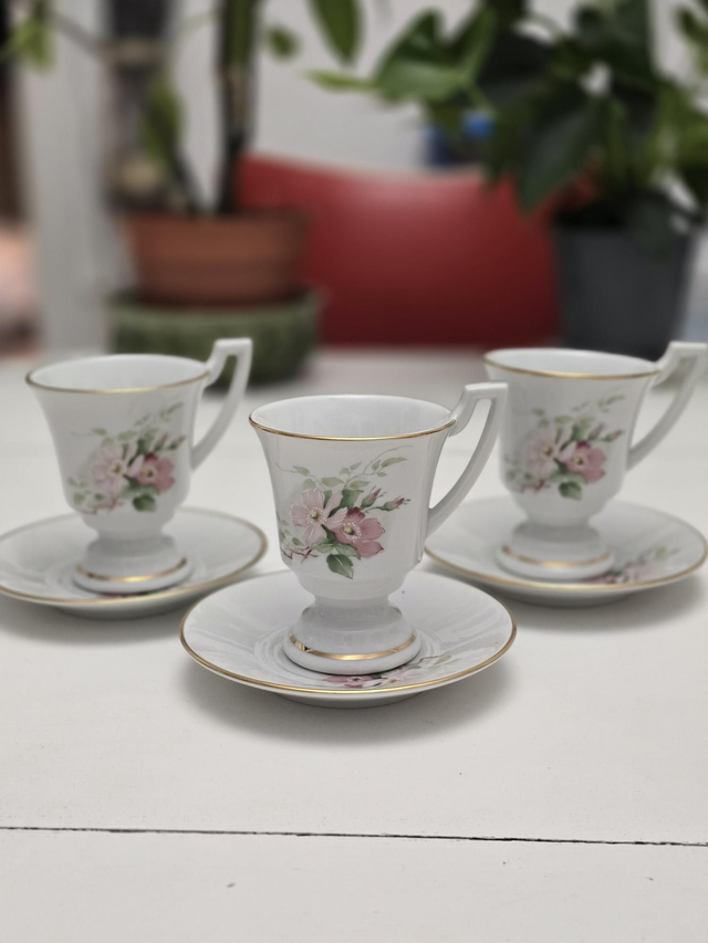 Tasse à café et sous tasses 