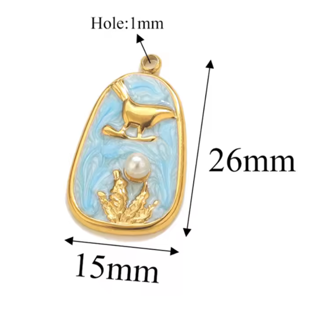 Charm uccellino color argento sfondo azzurro 