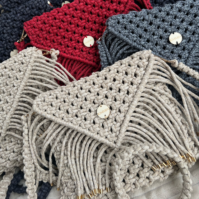 SAC EN TRICOTINE FINITION CAPUCHON ACIER