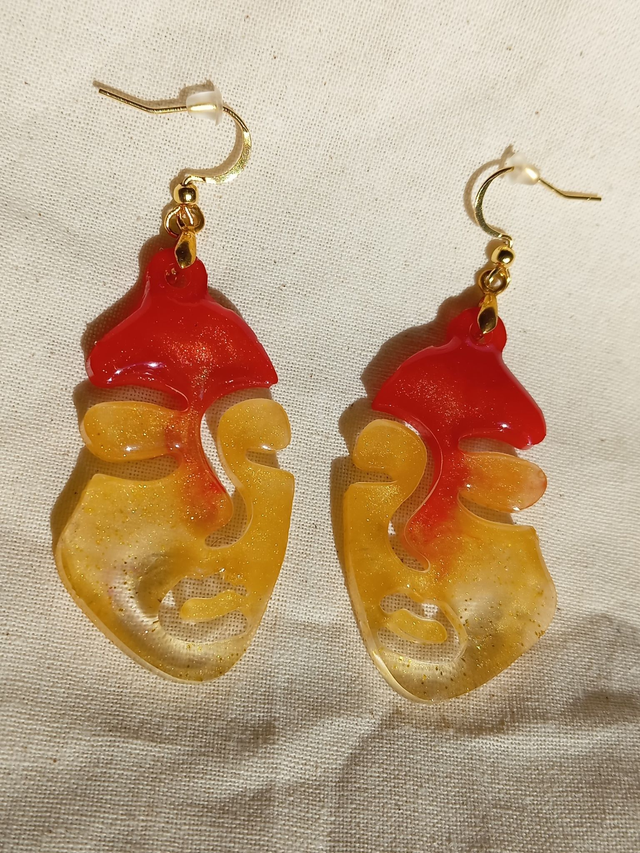 Boucles d’oreilles en résine – Visage rouge