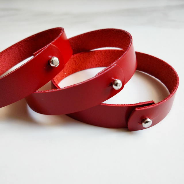 Bracelet fin en cuir Rouge verni 