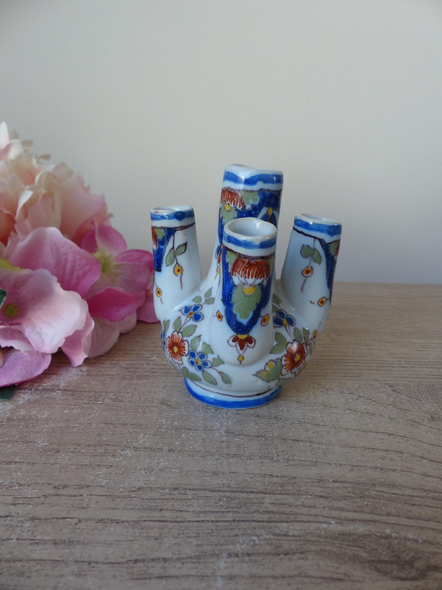 Ancien petit vase pique fleurs en faïence de Rouen peint main, vase miniature avec blason vieux Rouen vintage, petit vase décor floral bleu