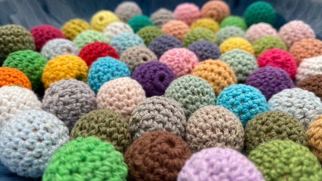 Textured carry and fetch cat ball (2cm)