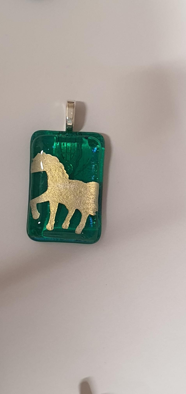 Horse green pendant &amp; chain p14