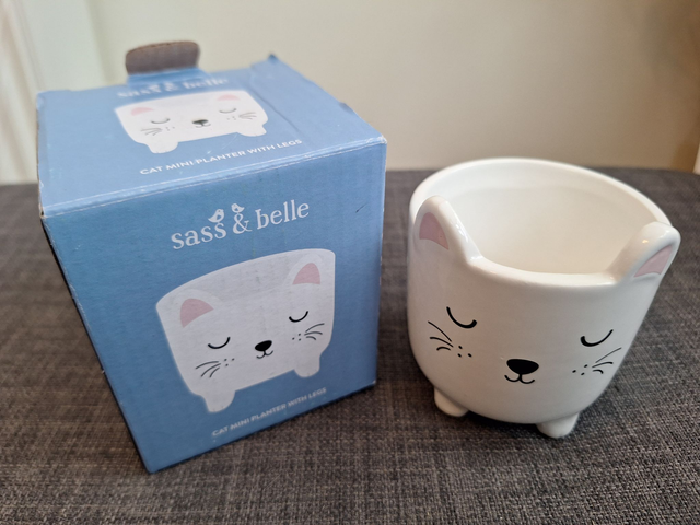 Sass &amp; Belle - Mini planter with legs - Cat