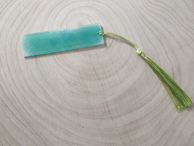 Marque page vert translucide