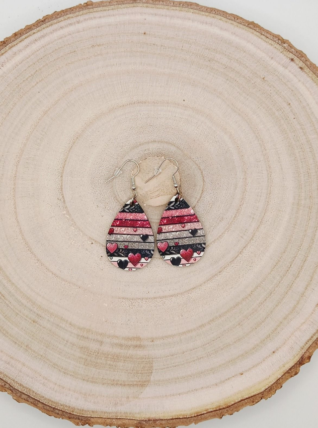 Boucle d&#039;oreilles larme sublimée &quot;cœur rose et noir&quot;