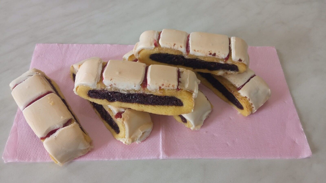 BISCOTTI ALLA AMARENA Confezione 1 kg