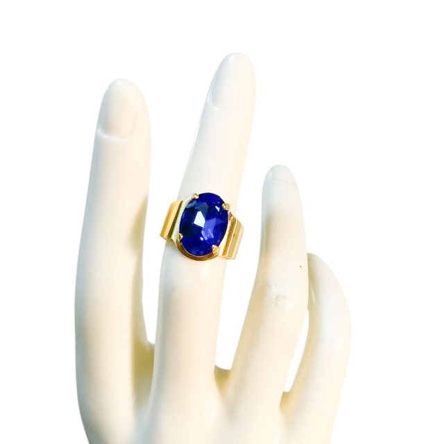 Anello tondo oro con pietra ovale blu