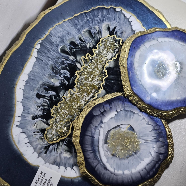 Resin Tray with 2 set of Coasters. Gold detailing. 