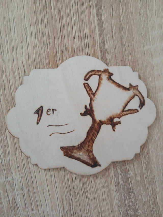 Plaque décorative en bois – Forme nuage gravée à la main