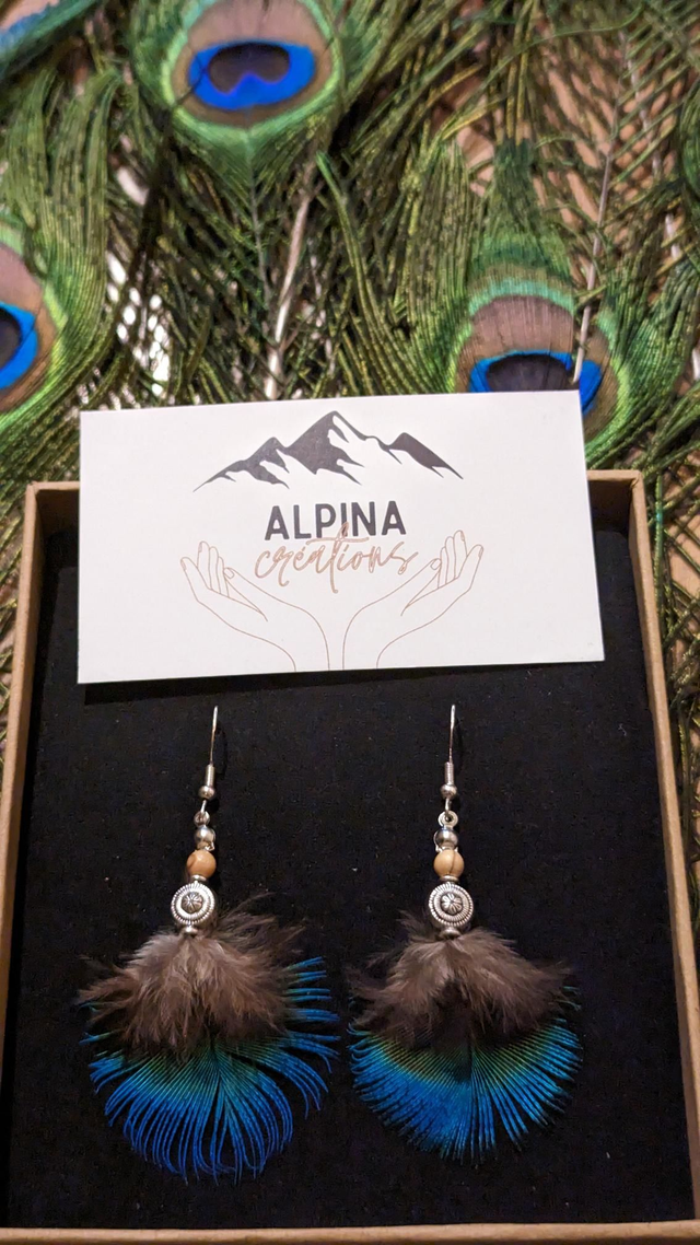 Boucles d'oreilles - Plume de paon et perle en bois