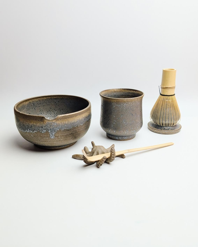 Zestaw z chasenem i chashaku "stare złoto"