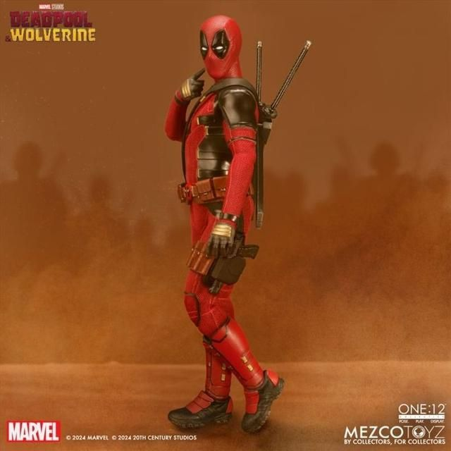 Deadpool vs Wolverine: Mezco One:12 Collective - Deadpool Deluxe Edition