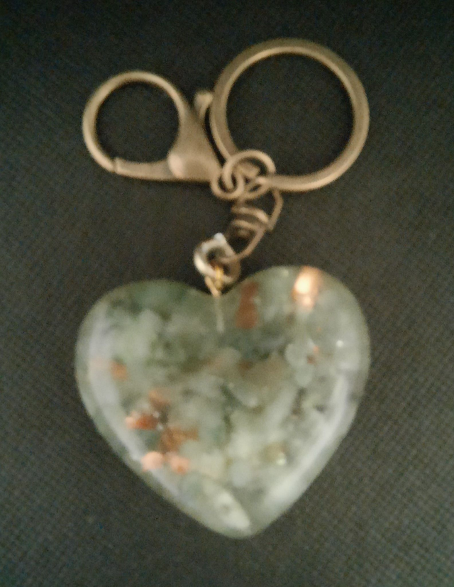Bijou de Sac Coeur Orgonite Aventurine verte / Jade néphrite