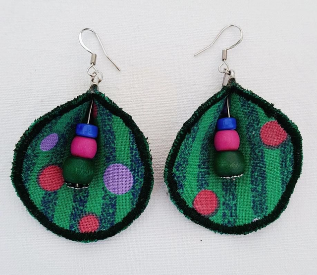 Boucles d'oreilles rondes vertes avec perles 