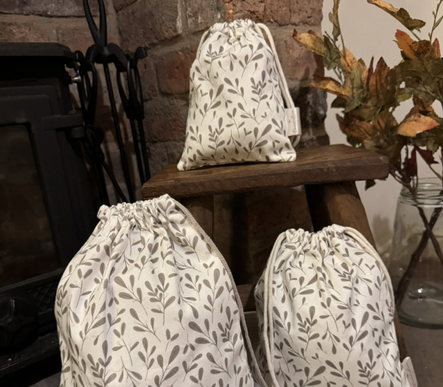 Mistletoe Kisses Reusable Gift Bags  