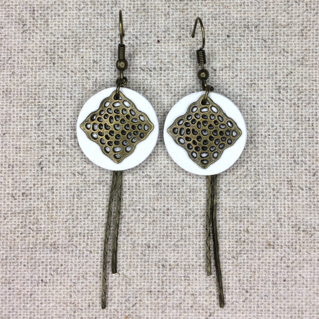 Boucles d’oreilles « Kora » bronze, cuir blanc