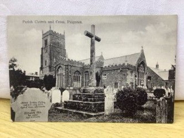 Paignton, Parish Church and Cross, Devon, Deller's Series, Vintage Postcard. Our Ref No. R243 £2.50