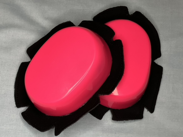 Fluo pink knee sliders 
