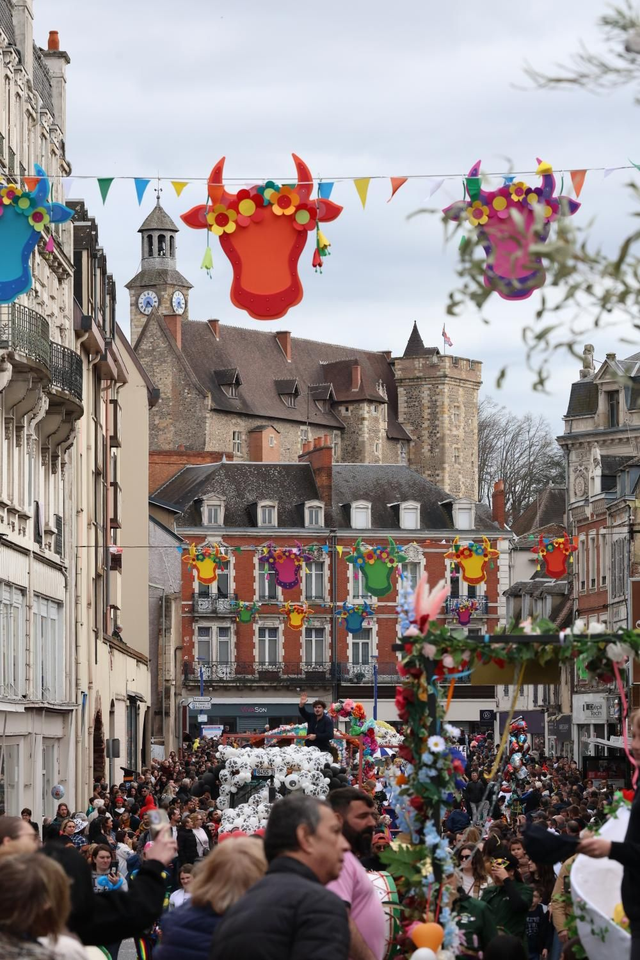 Éclat dans la cité médiévale