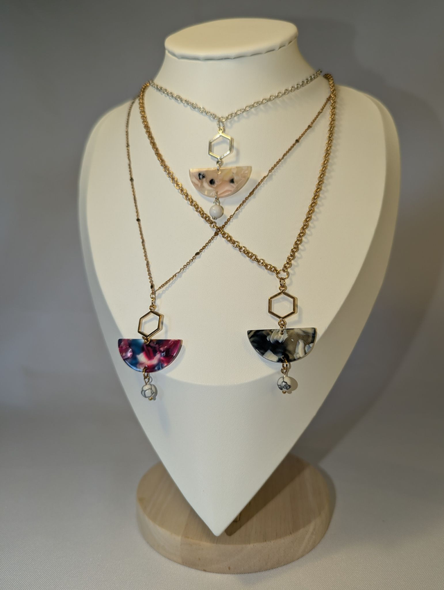 Collier résine et perle naturelle - plusieurs couleurs 