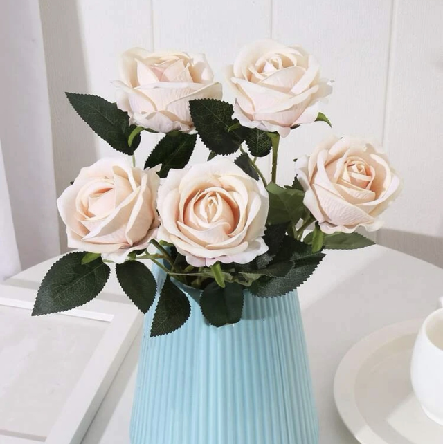 Location rose artificielle