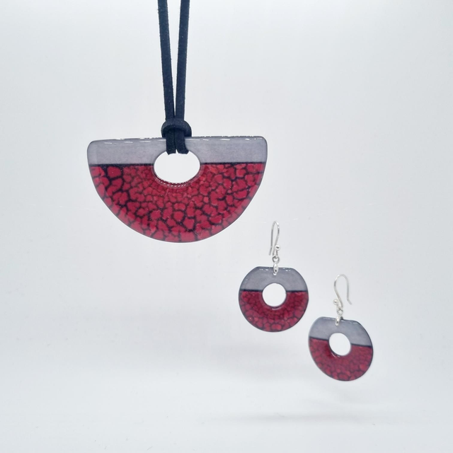 Parure boucles pendentif rouge et noir 