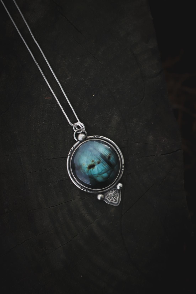 Talisman Triquetra labradorite argent 925