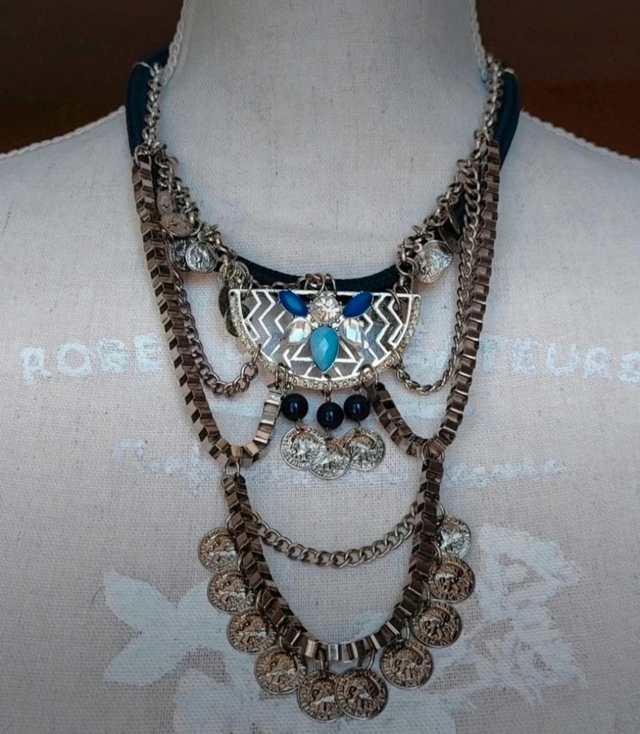Collier plastron bohème argenté