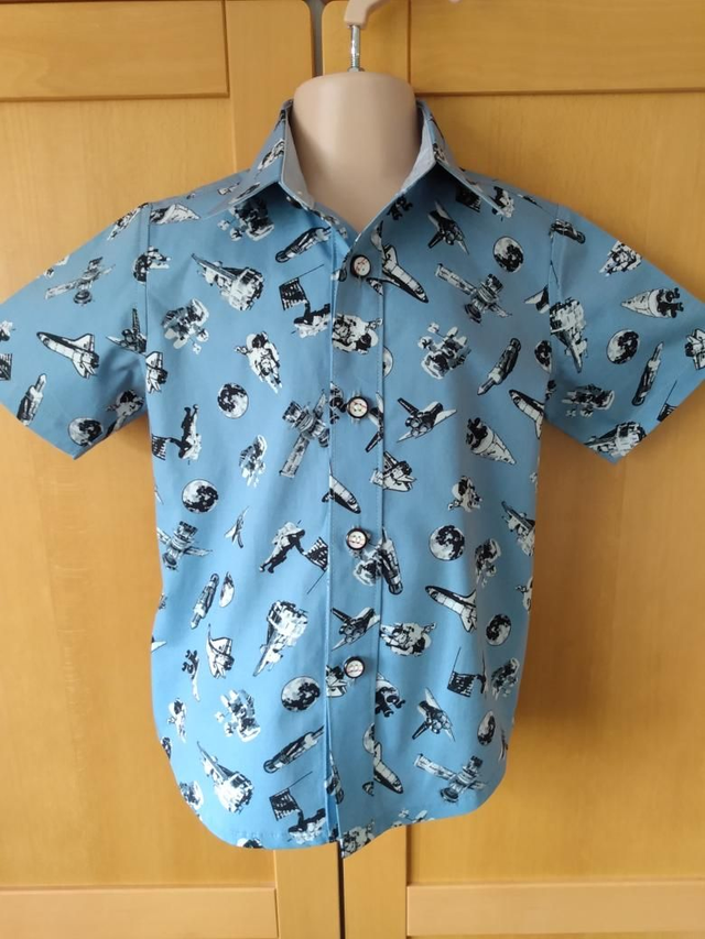 Shirt - 4 yrs (104 cm).   Astronauts