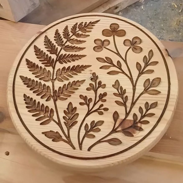 Woodland Fern &amp; Clover Wooden Trivet / Small Chopping Board
