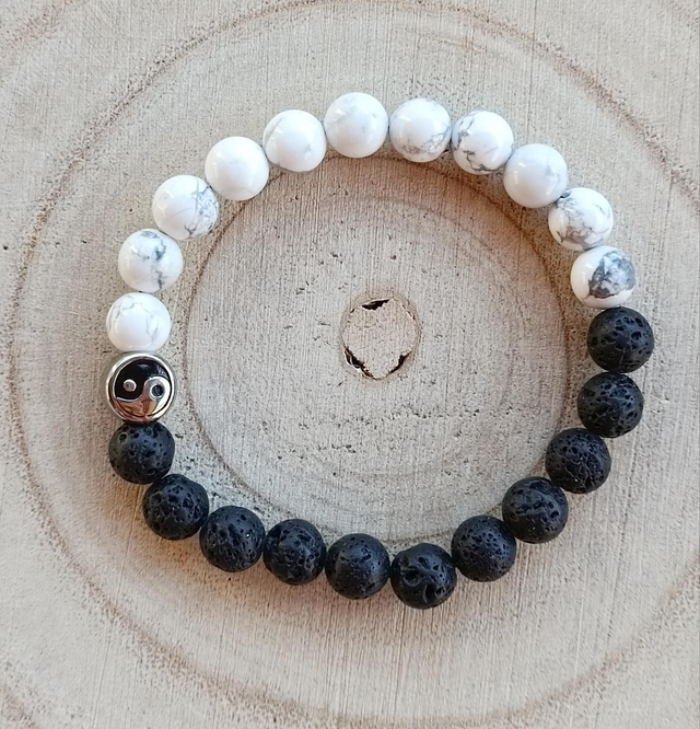 Howlite et Pierre de Lave