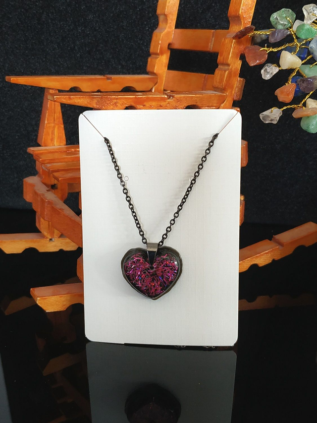 Collier noir cœur violet pailleté