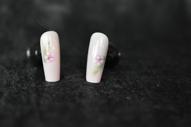 Press-on pastel rose à fleurs taille 9