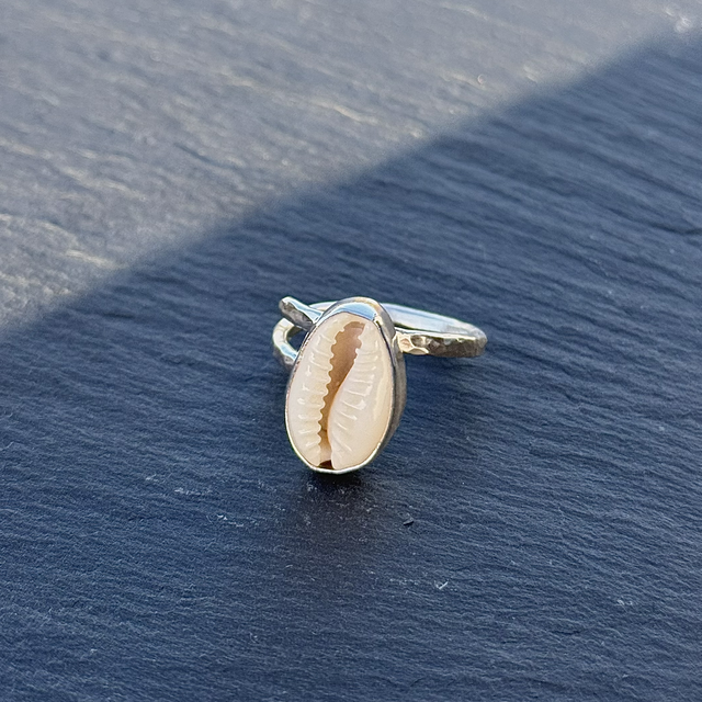 Hammered Swirl Cowrie Ring