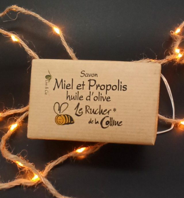 Savon Miel Propolis, huile d'olive.