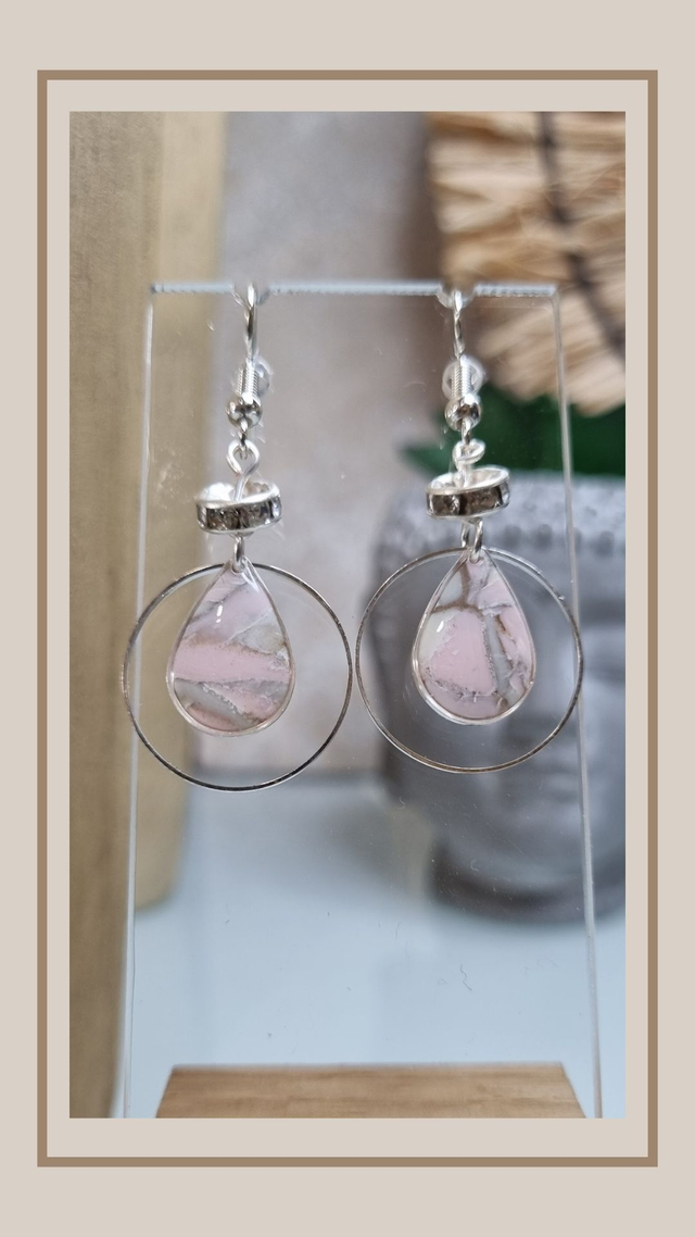 Boucles d&#039;oreilles rose goutte 