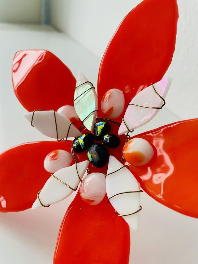 Handgemaakte Glazen Tuinsteker - Oranje Bloemenkunst - Uniek Glasfusing Object voor Buiten & Binnen