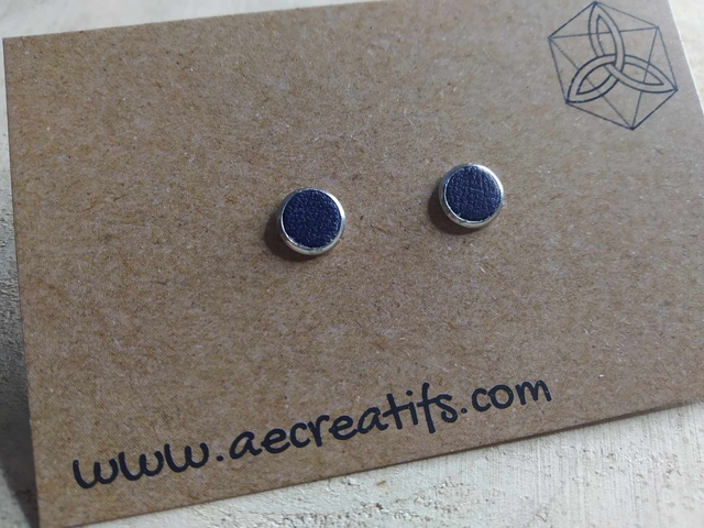 Boucles d&#039;oreilles puces cuir bleu marine 