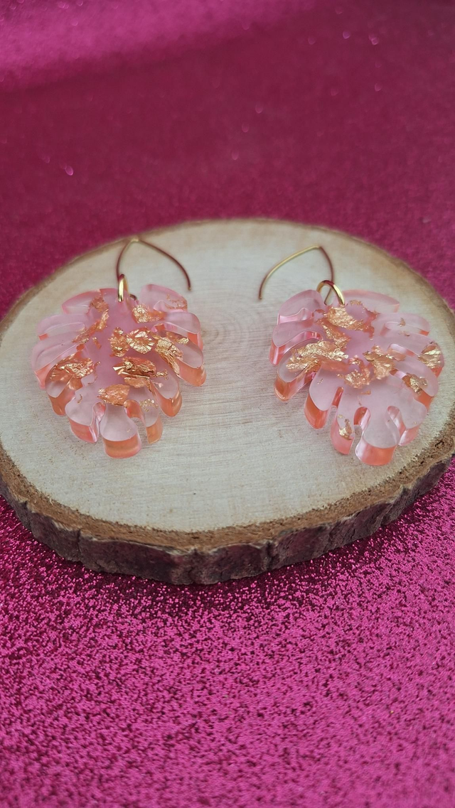 Boucles d'oreilles feuille rose transparent et feuilles d'or 