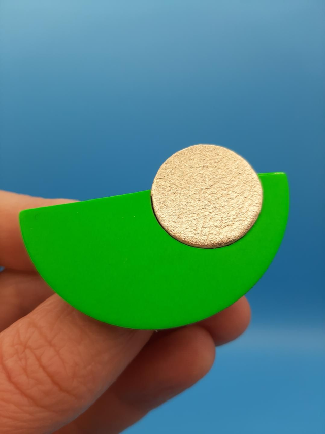 Leather brooch - green / gold