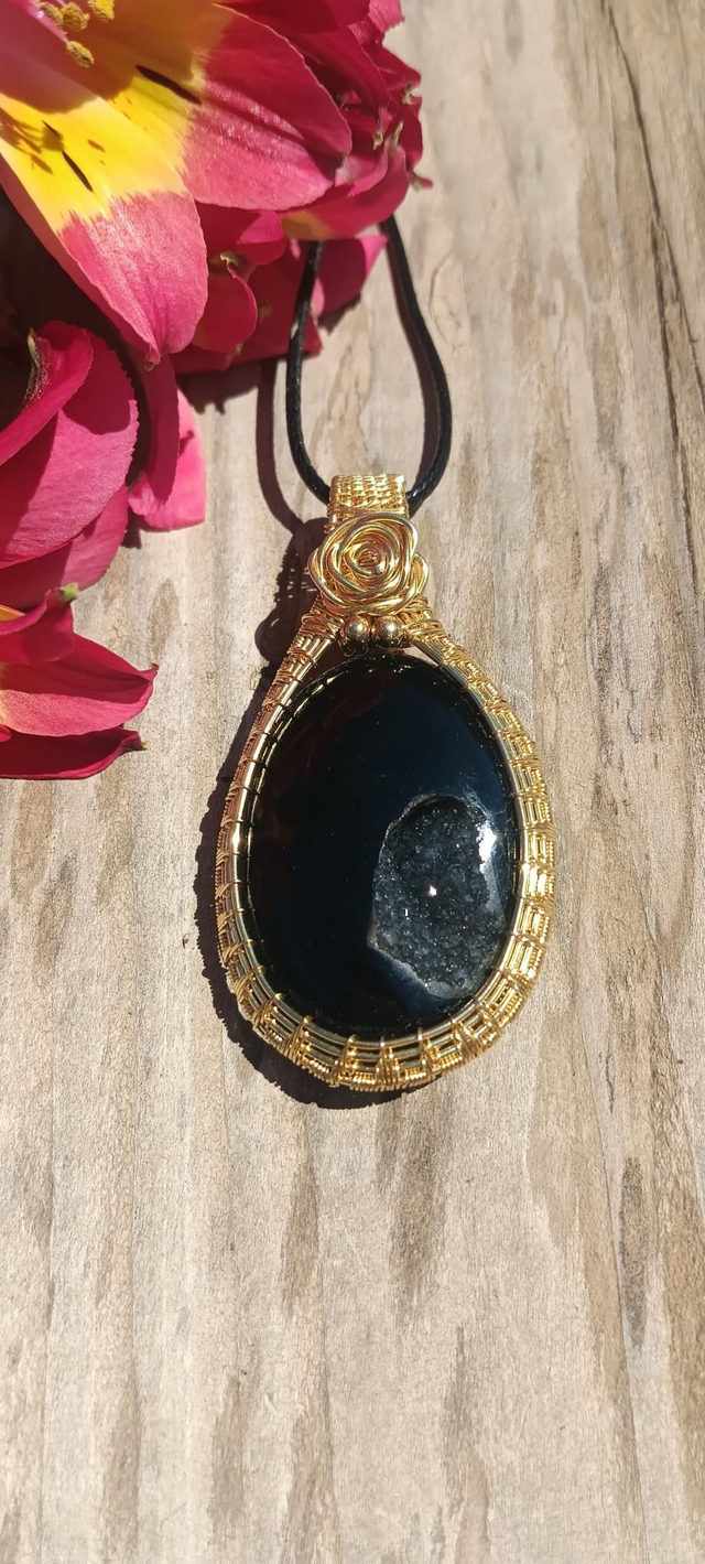 Pendentif onyx druzy et cuivre doré 
