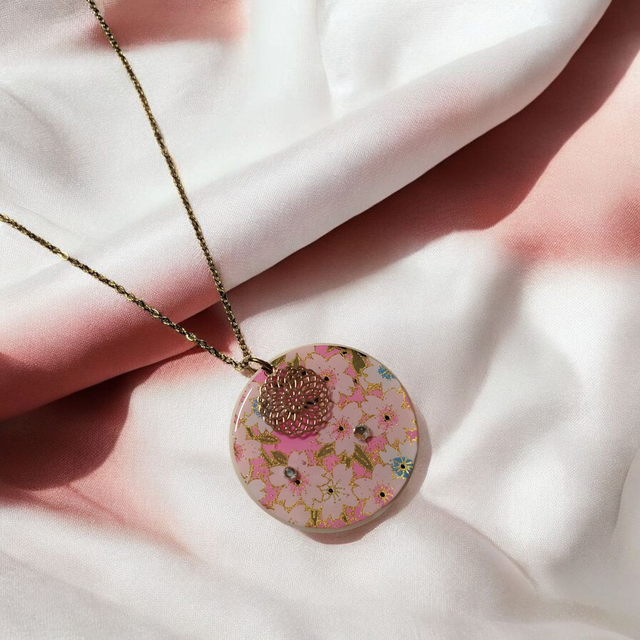 Collier acier inoxydable motifs japonais rose