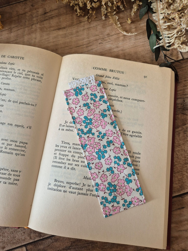 Marque-page fleuri