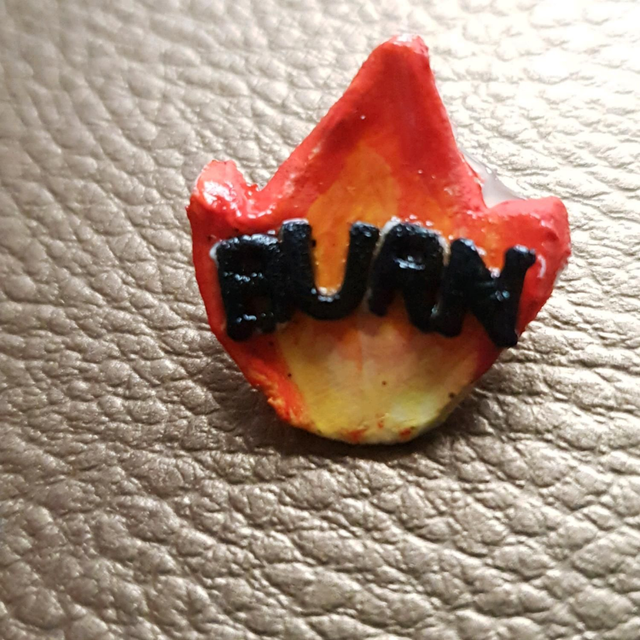 Broche "Burn" 