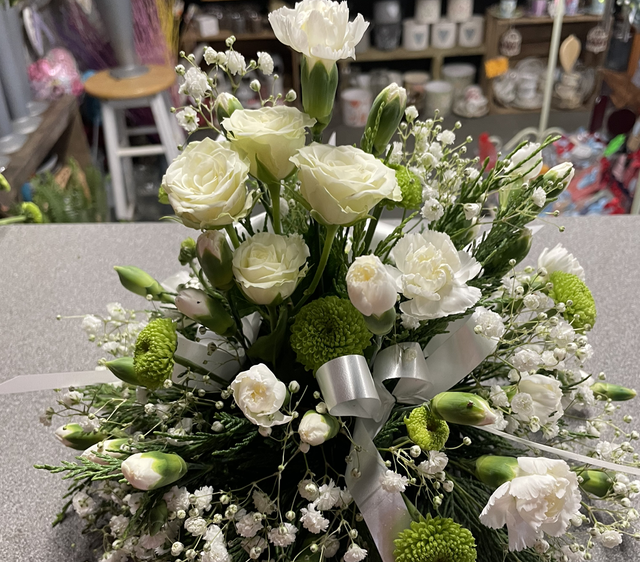 Small posy fresh flower arrangement 